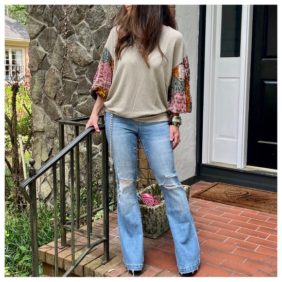 28 Boho Balloon Contrast Print Sleeves Tops
Waffle light knit loose fit - Picture 2 of 5